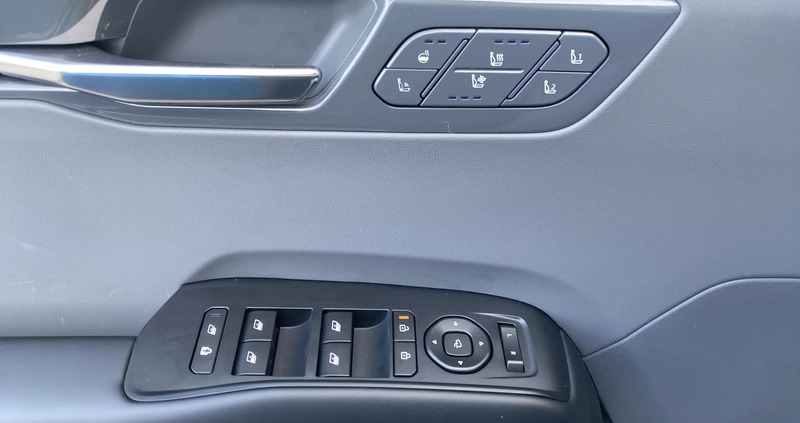 Kia EV9 cena 350000 przebieg: 5000, rok produkcji 2023 z Piława Górna małe 352